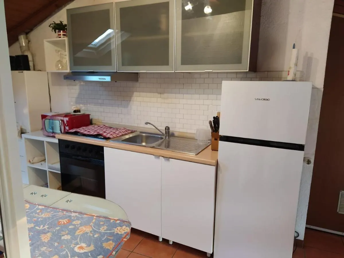 Little 58 Apartment Luino